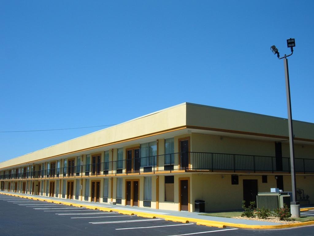 Days Inn By Wyndham Madison Buitenkant foto