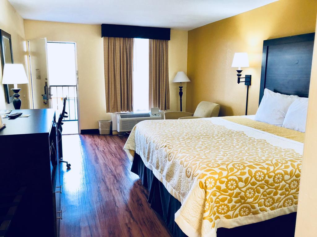 Days Inn By Wyndham Madison Buitenkant foto