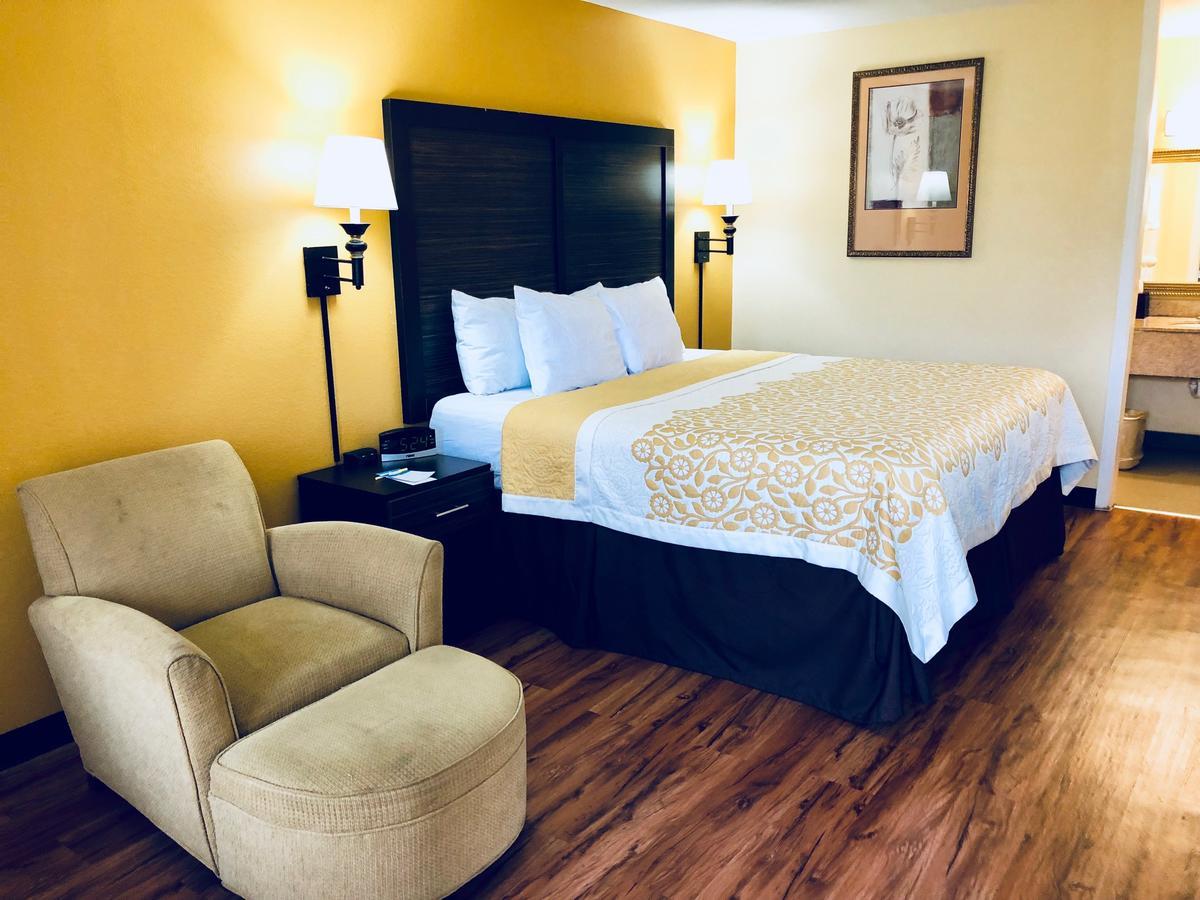 Days Inn By Wyndham Madison Buitenkant foto