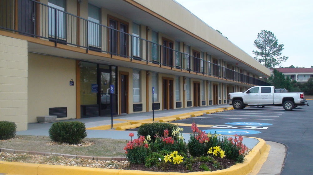Days Inn By Wyndham Madison Buitenkant foto