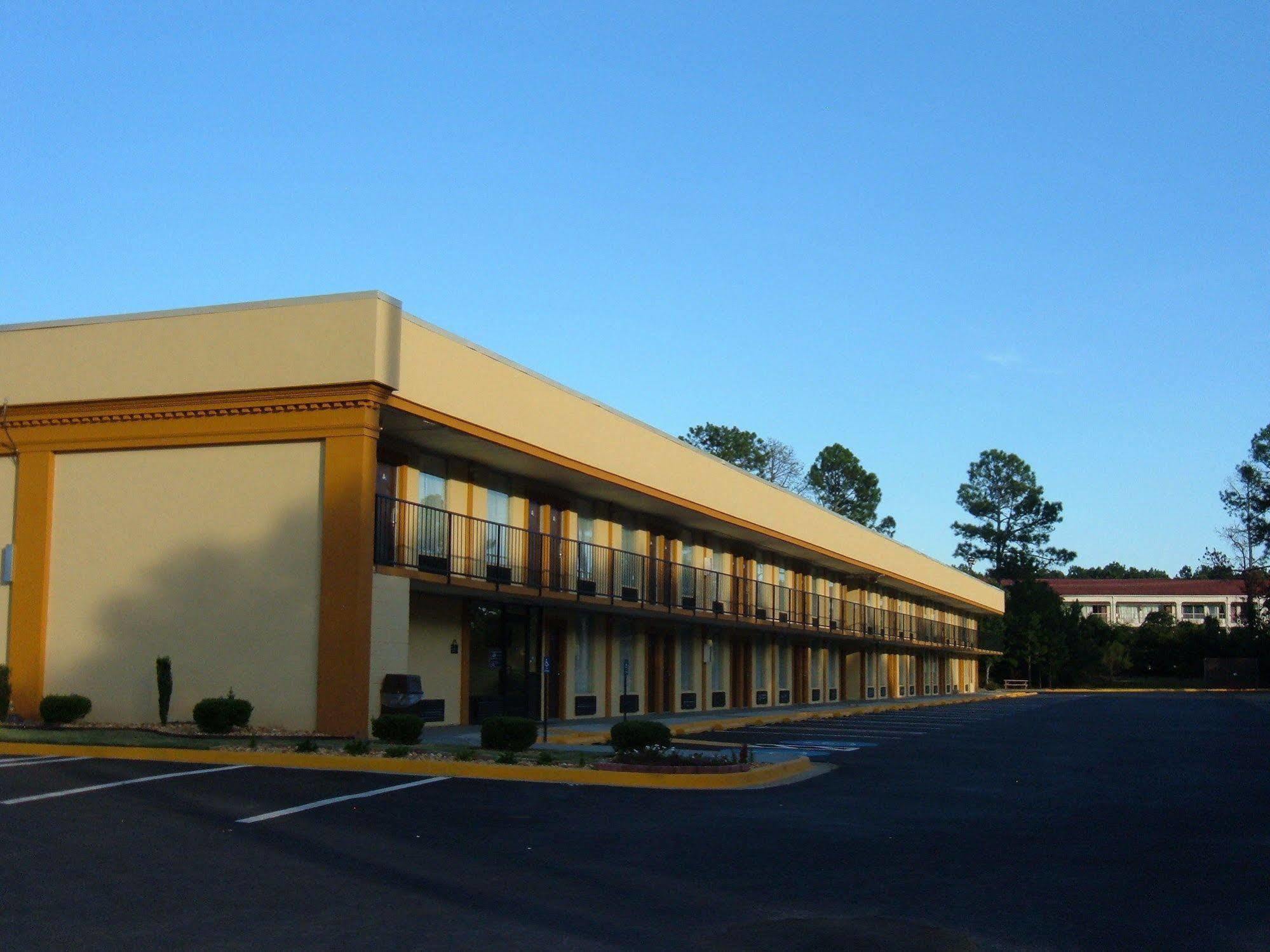 Days Inn By Wyndham Madison Buitenkant foto