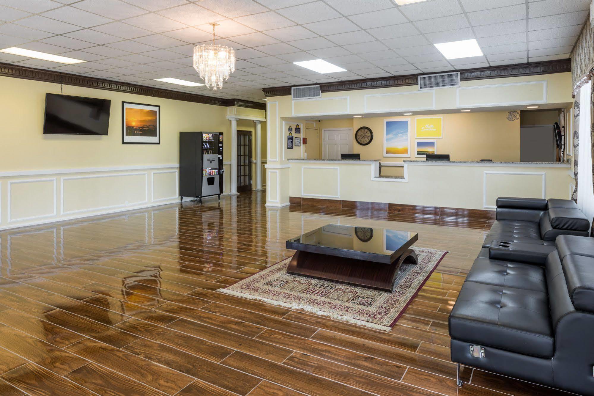 Days Inn By Wyndham Madison Buitenkant foto
