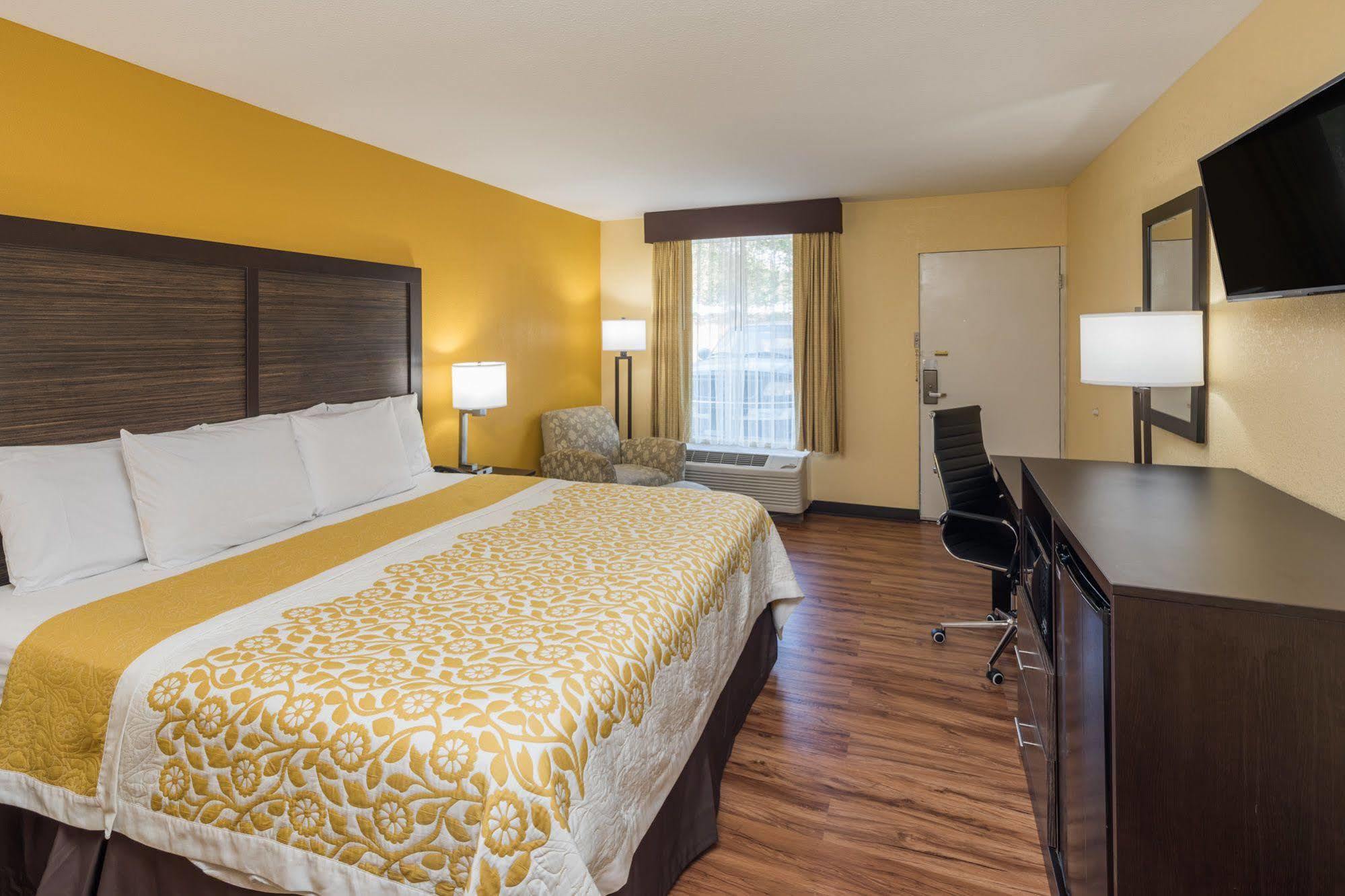 Days Inn By Wyndham Madison Buitenkant foto