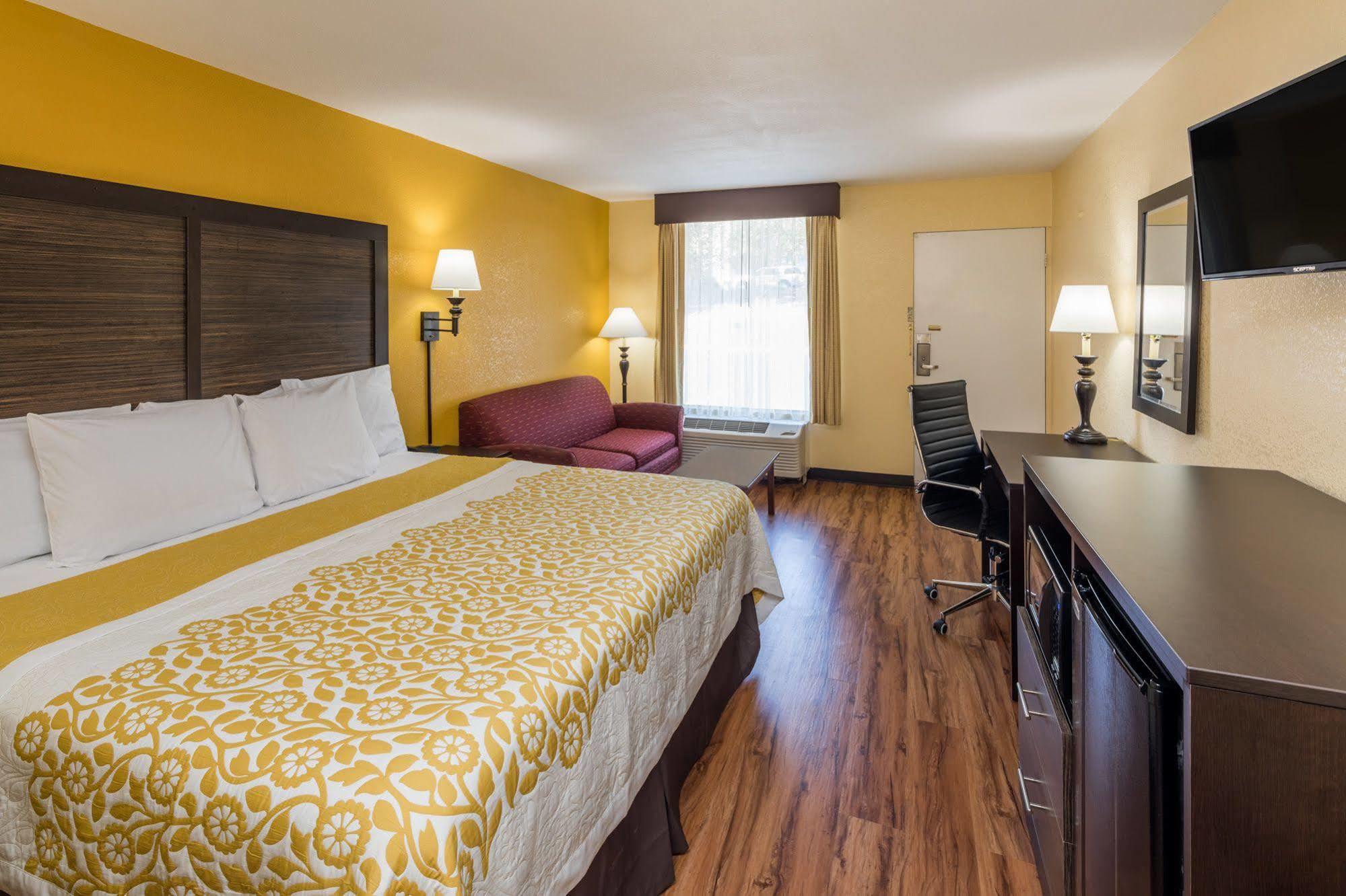 Days Inn By Wyndham Madison Buitenkant foto