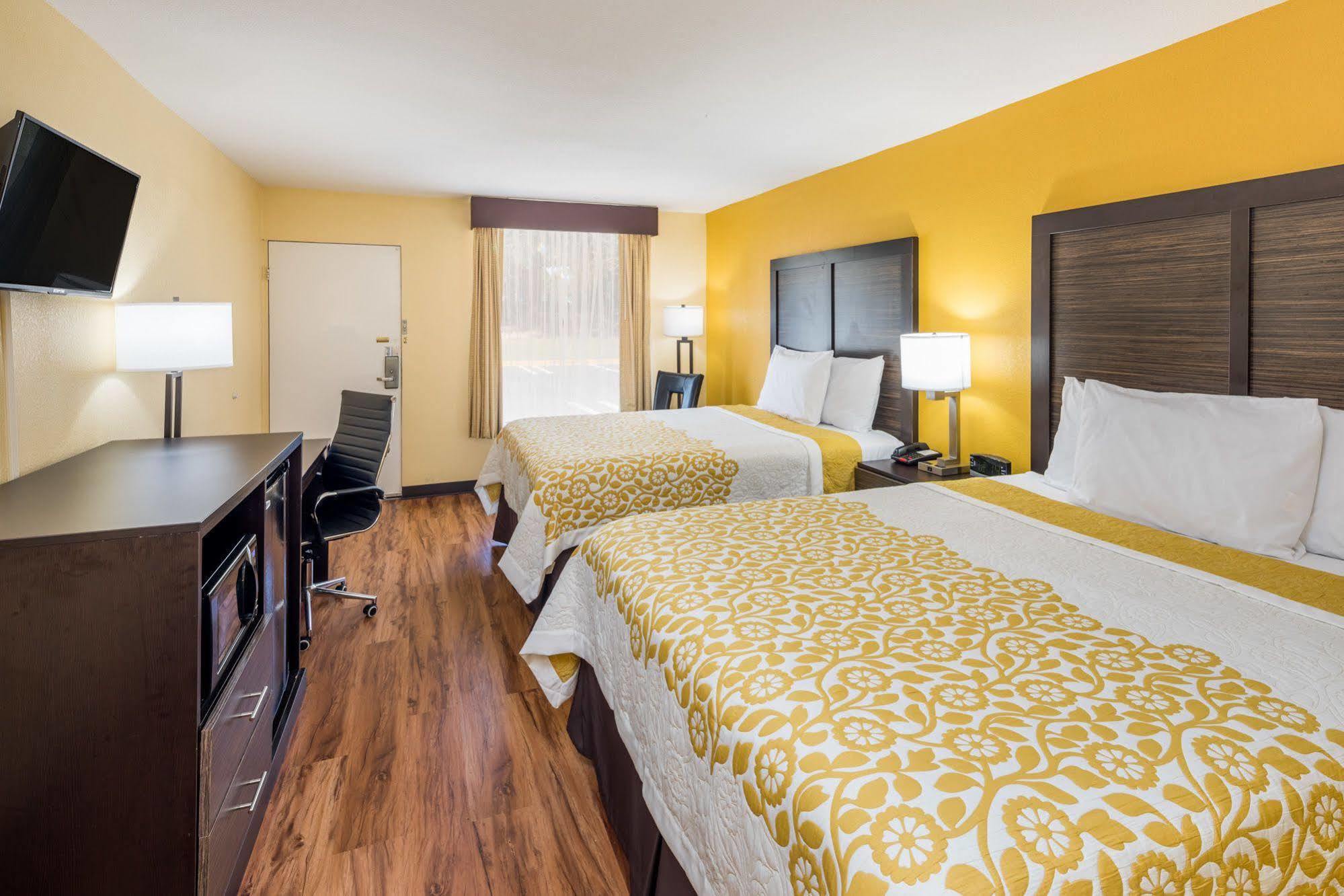 Days Inn By Wyndham Madison Buitenkant foto