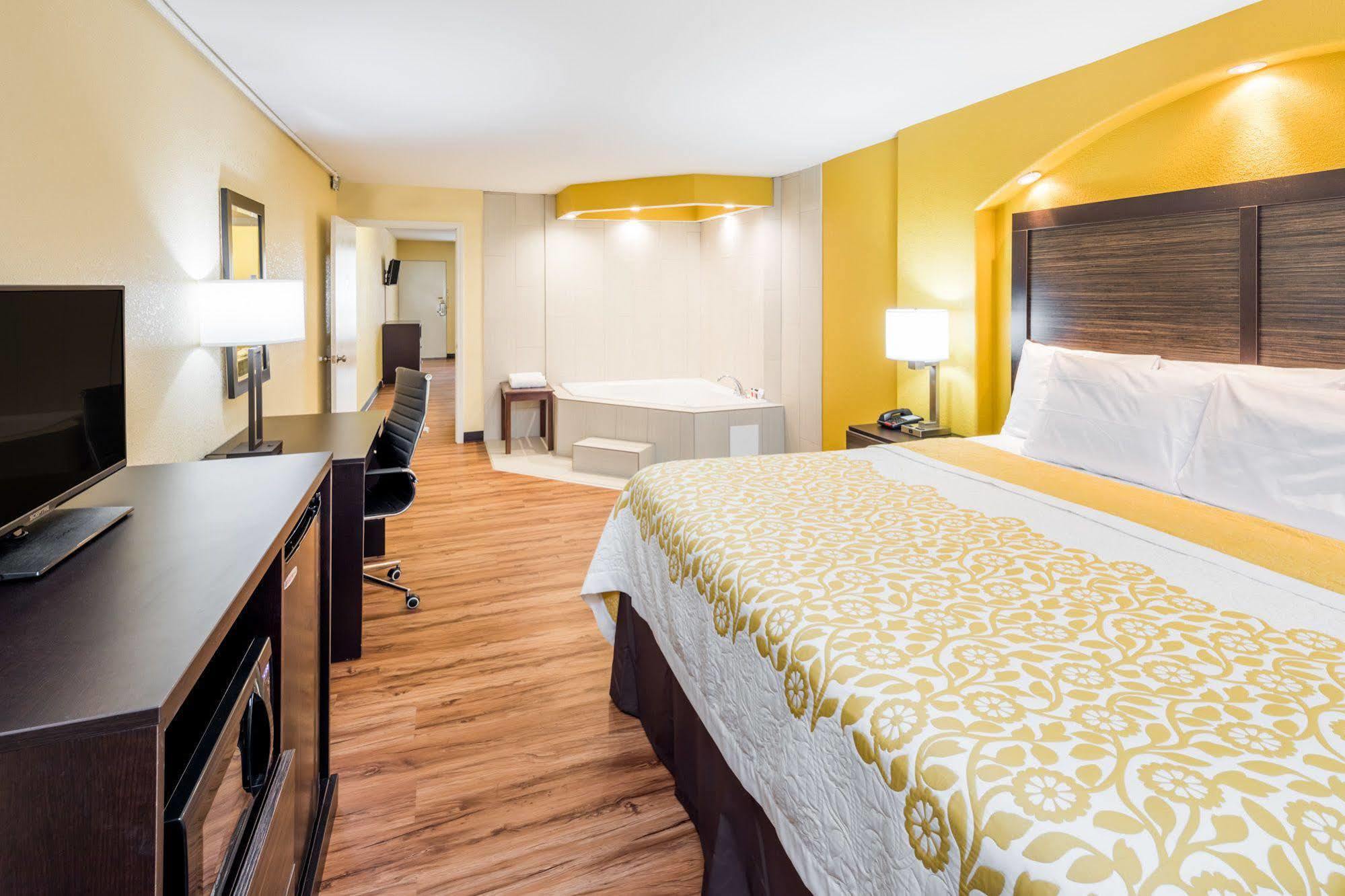 Days Inn By Wyndham Madison Buitenkant foto