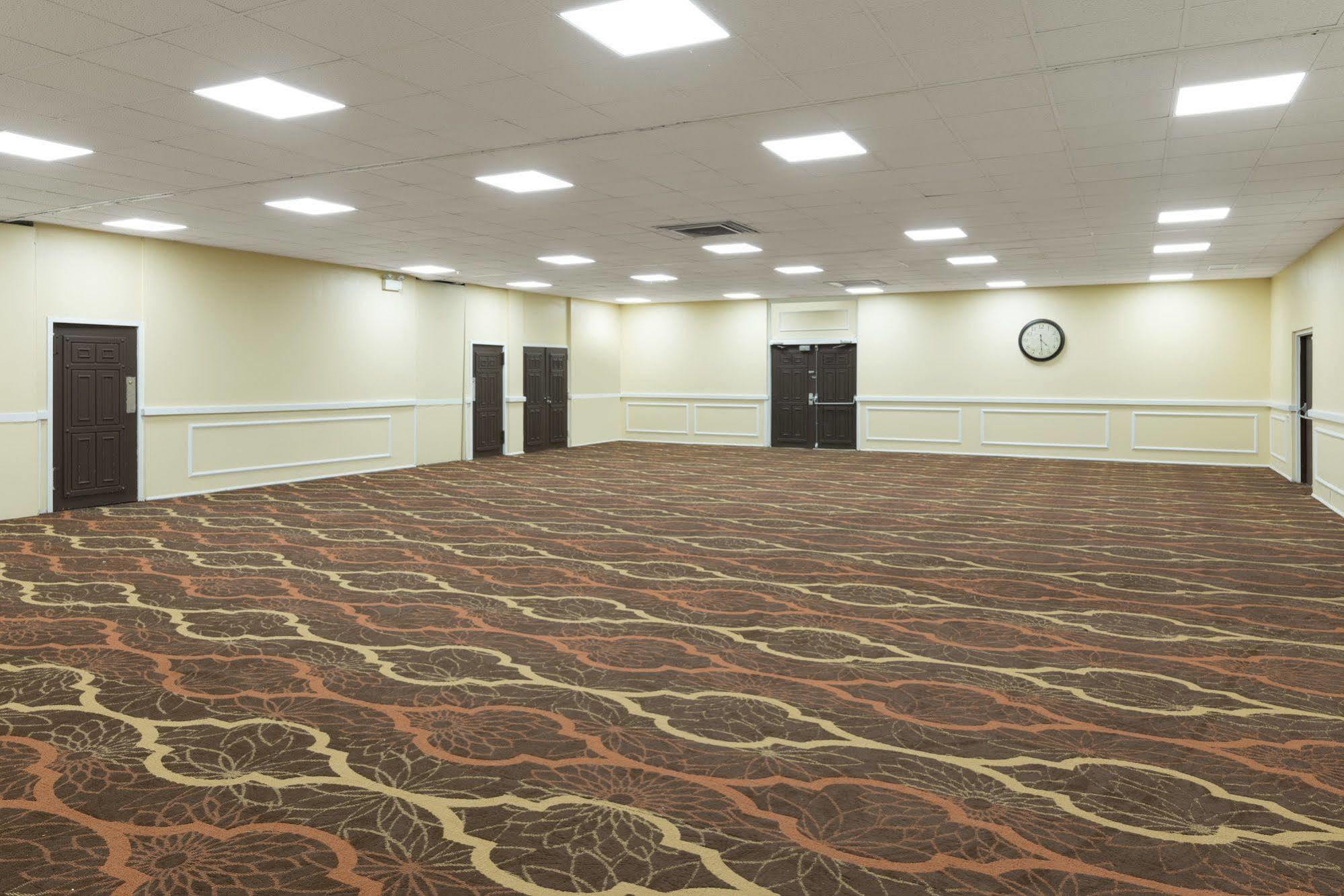 Days Inn By Wyndham Madison Buitenkant foto