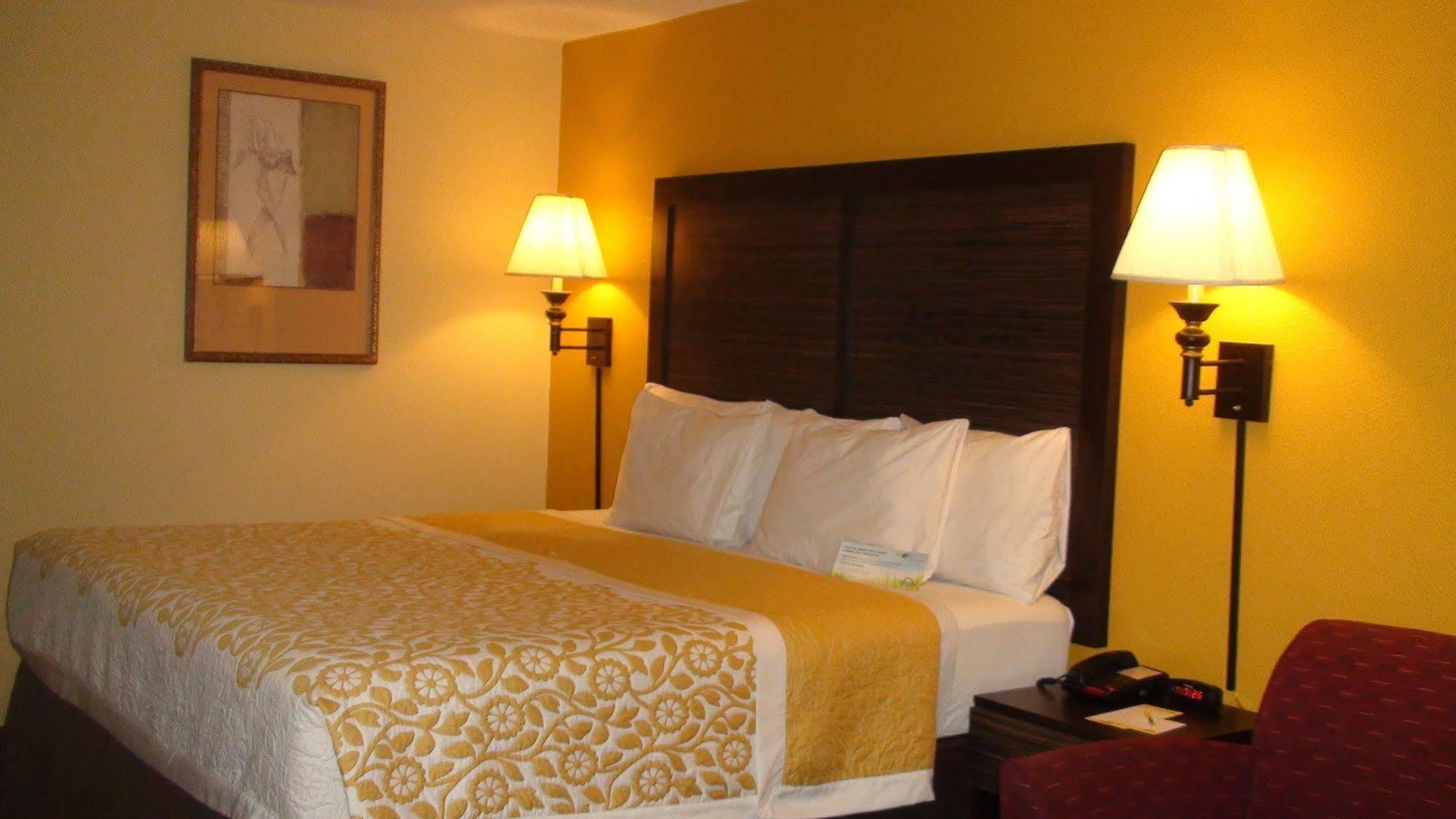 Days Inn By Wyndham Madison Buitenkant foto