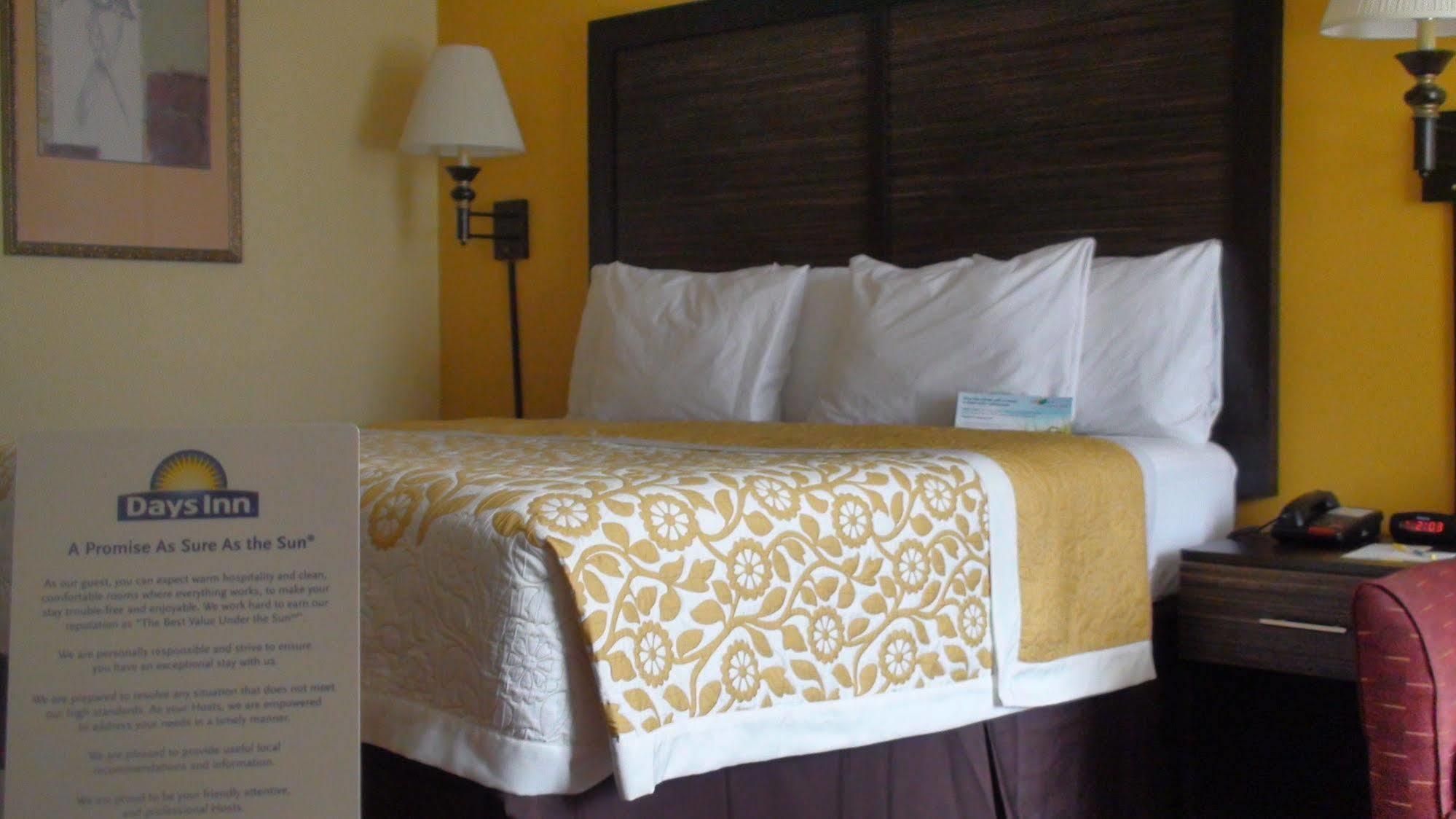 Days Inn By Wyndham Madison Buitenkant foto