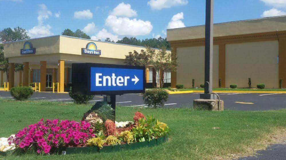 Days Inn By Wyndham Madison Buitenkant foto