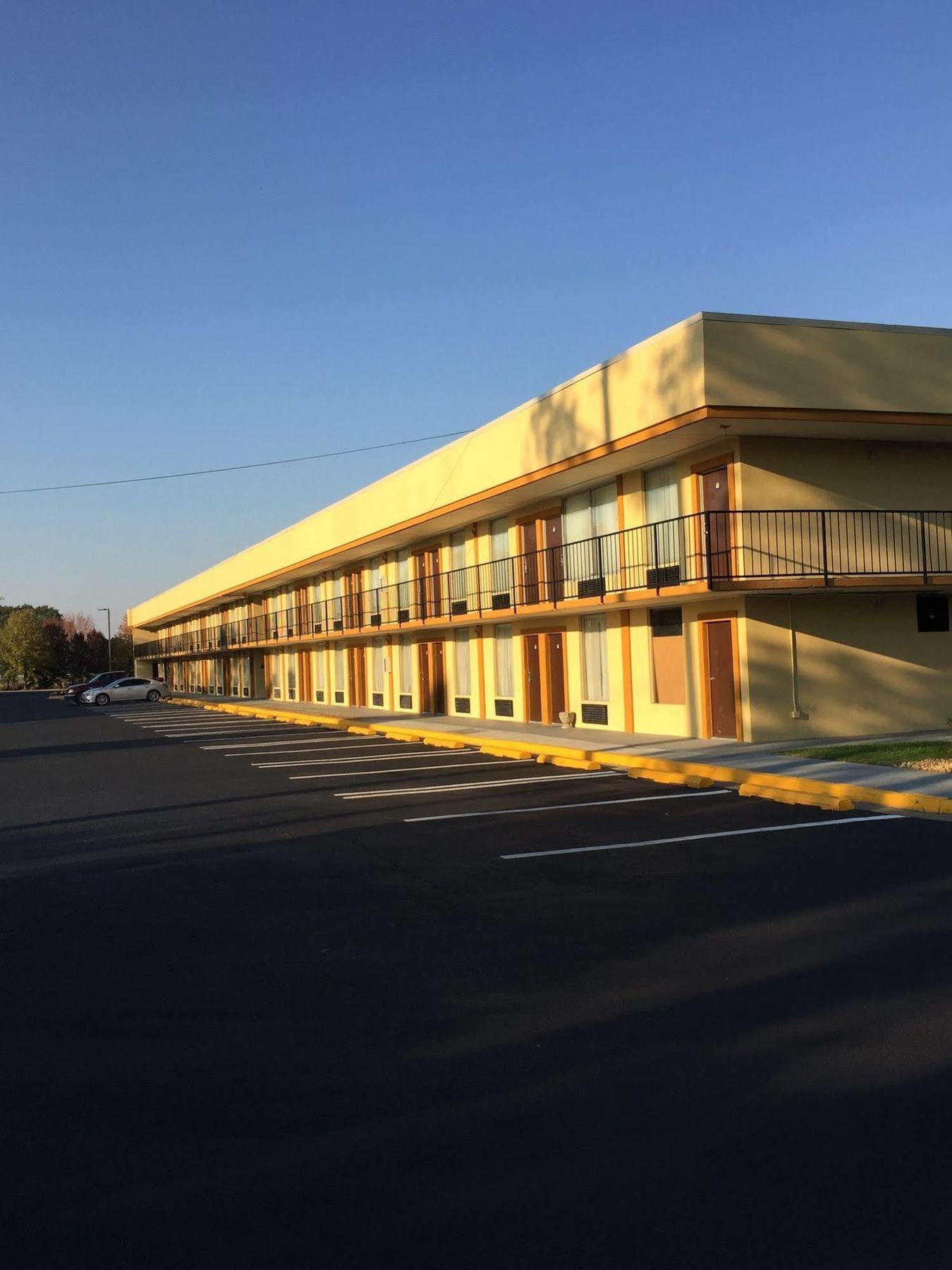 Days Inn By Wyndham Madison Buitenkant foto